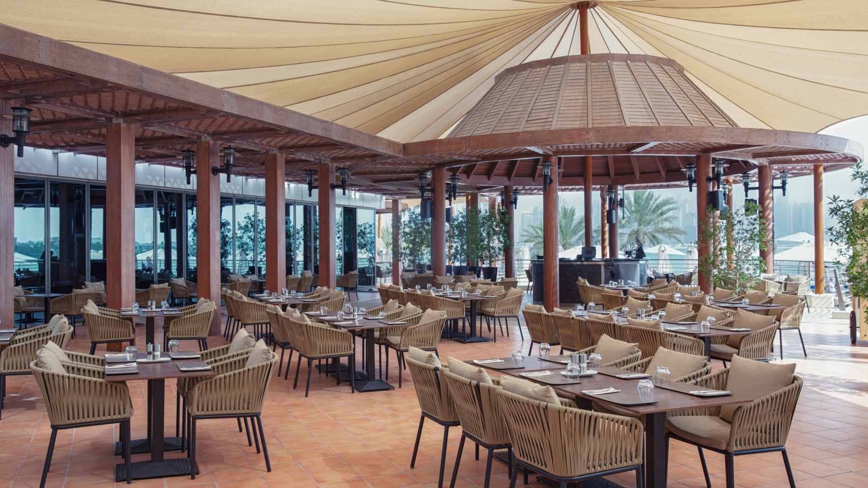 Instalaciones del hotel Dukes The Palm Royal Hideaway & Resorts en Dubai