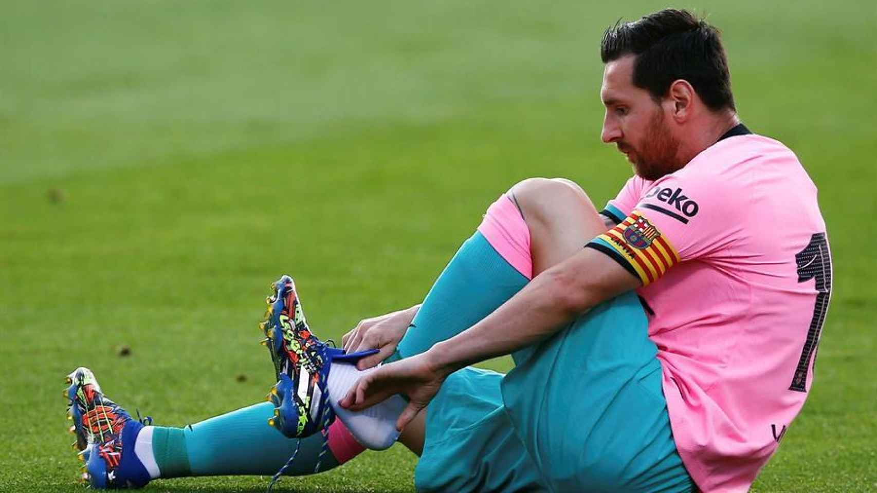 Leo Messi se queja de una falta en el Barcelona - Girona de pretemporada