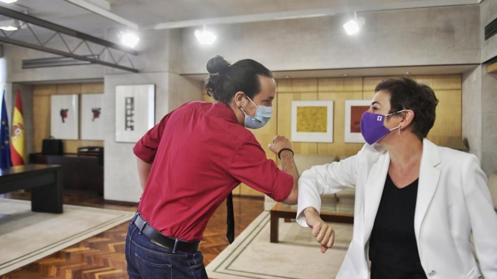 Pablo Iglesias y Mertxe Aizpurua (Bildu), en el despacho del vicepresidente segundo en una imagen de archivo. Efe