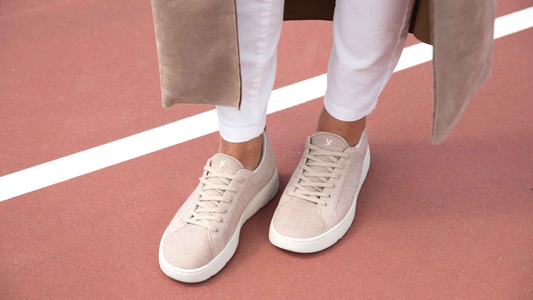 Las nuevas zapatillas 'Merino Casual' en beige, para mujer.