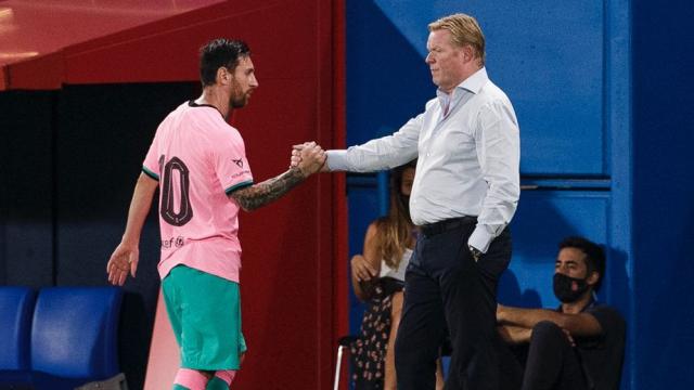 Leo Messi y Ronald Koeman, durante el amistoso ante el Girona