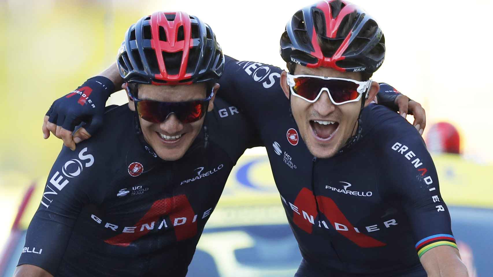 Richard Carapaz y Michal Kwiatkowski entran juntos en la etapa 19 del Tour de Francia