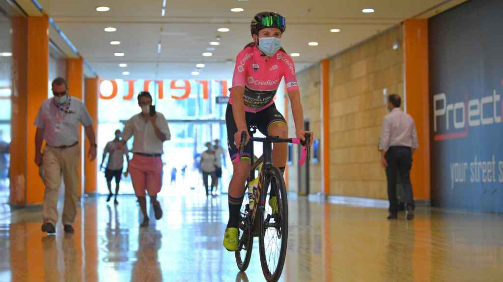 Annemiek Van Vleuten al inicio de la etapa del Giro Rosa