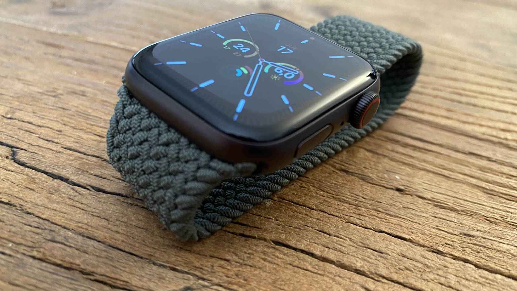 Apple Watch SE con correa Solo Loop trenzada