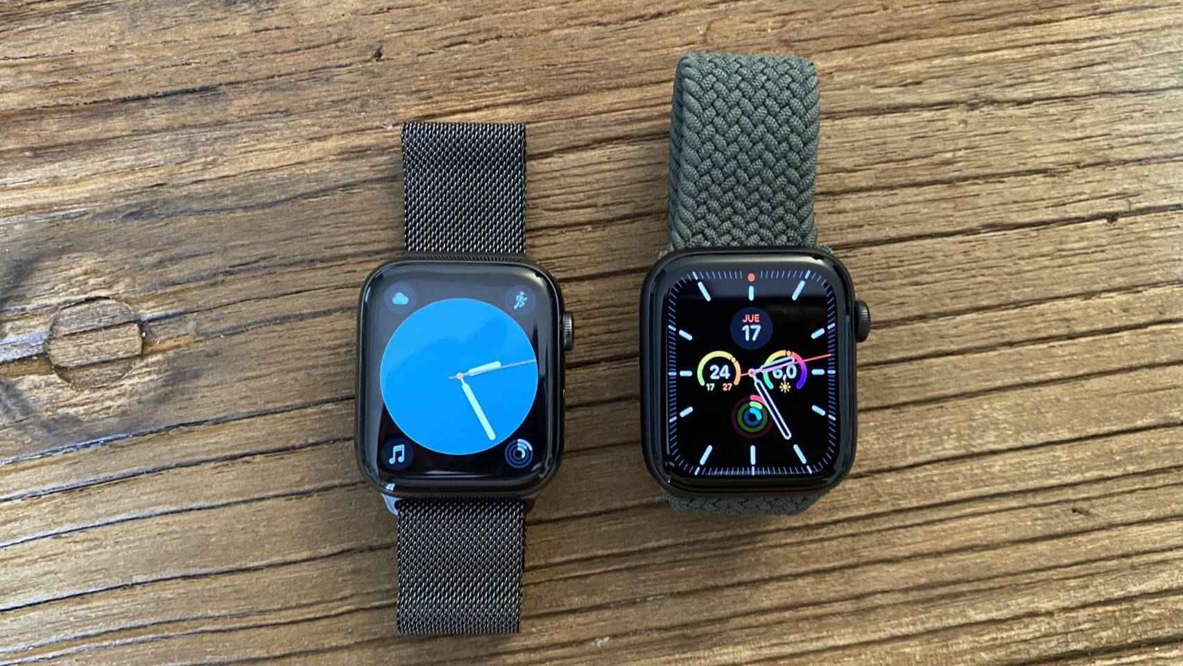 Apple Watch series 6 (izq) y SE (der.)