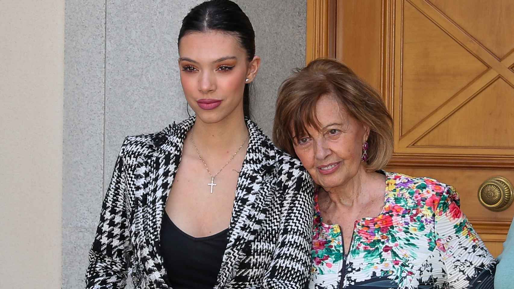 María Teresa junto a su nieta el día de su 79 cumpleaños.