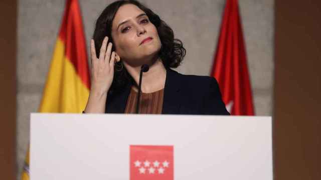 La presidenta madrileña, Isabel Díaz Ayuso, ofrece una rueda de prensa para anunciar las restricciones de movilidad para hacer frente al coronavirus.