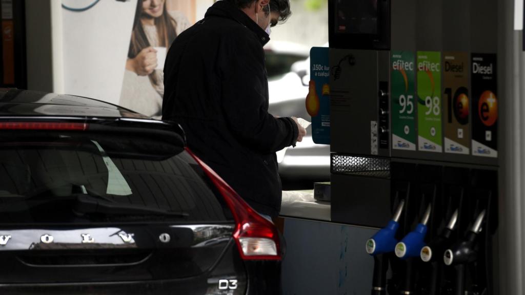 Un usuario que recorra 15.000 kilómetros al año con un coche que gaste 6 litros pagará 34 euros adicionales.