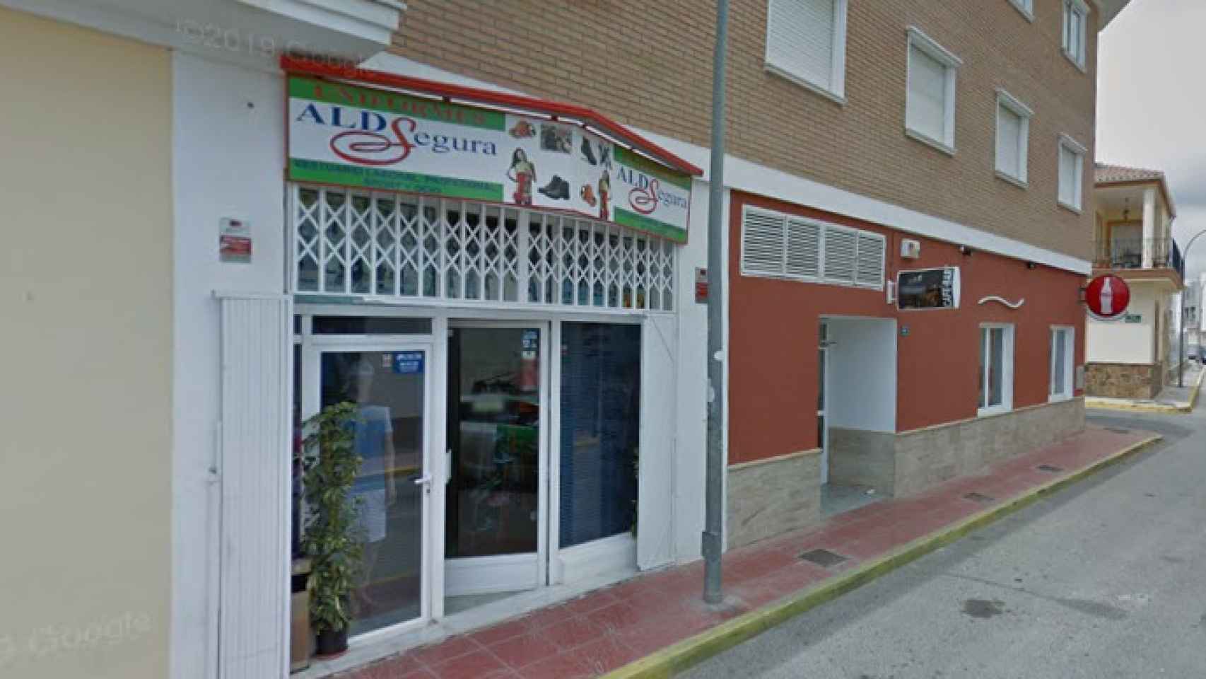 La tienda de telefonía que regentó el diputado de Vox Rodrigo Alonso, en Antas (Almería).