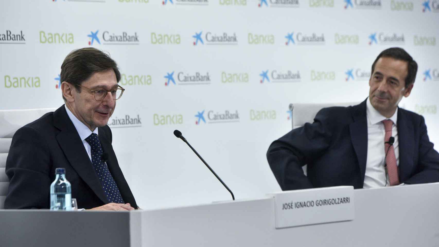 José Ignacio Goirigolzarri y Gonzalo Gortázar en la presentación del proyecto de fusión de Bankia y CaixaBank.