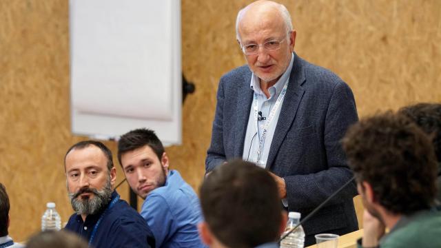 Juan Roig, durante una charla en Lanzadera. EE