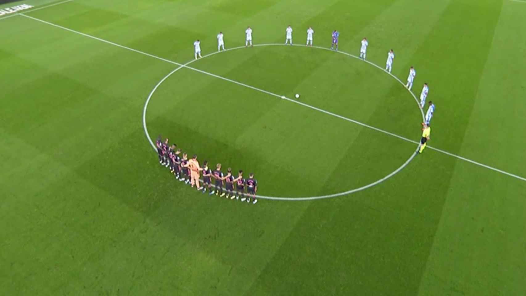 Minuto de silencio previo al Real Sociedad - Real Madrid de La Liga