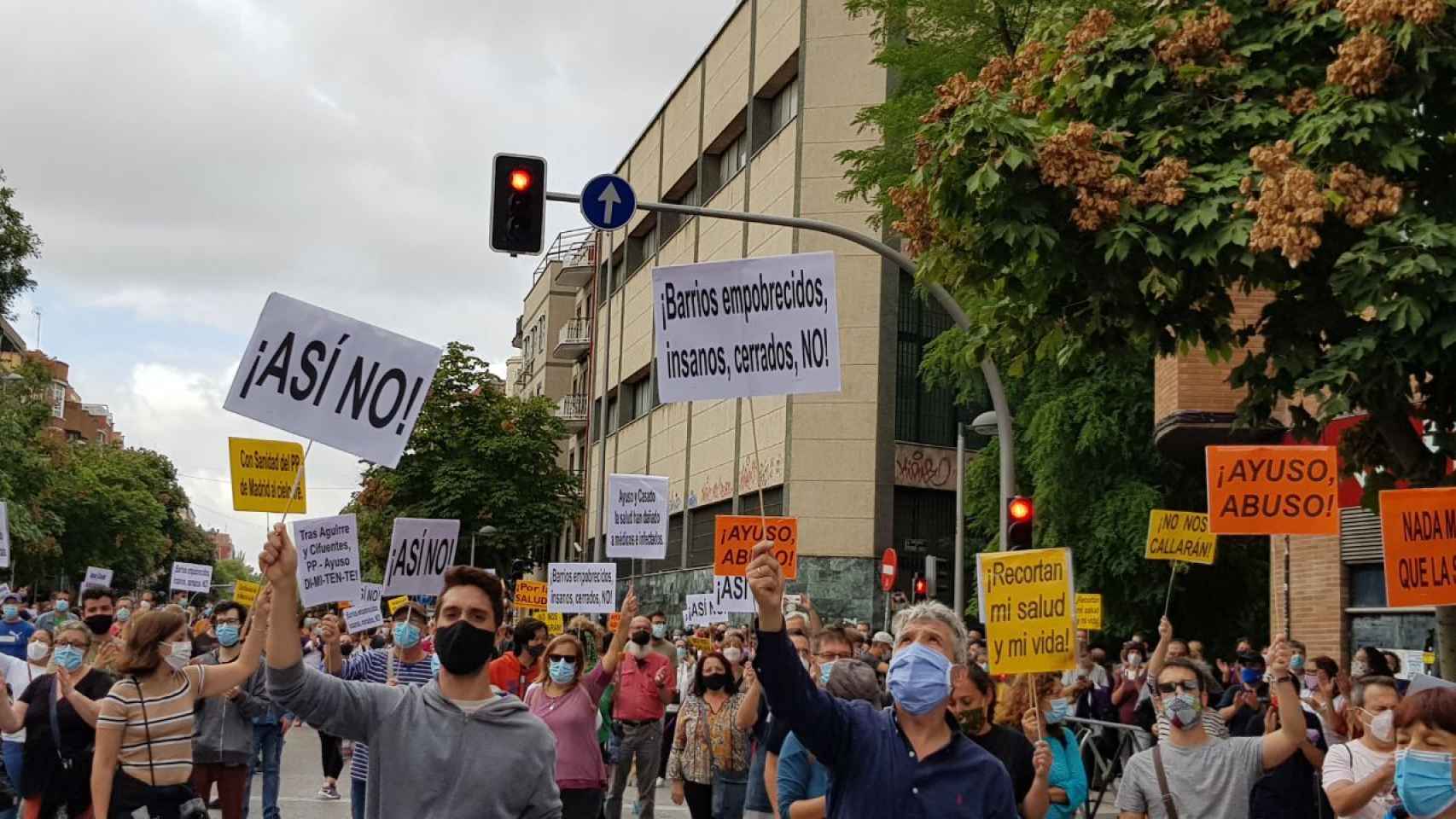 Decenas de personas se manifiestan en el sur de Madrid.