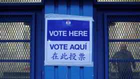 Entrada de un colegio electoral en Manhattan.