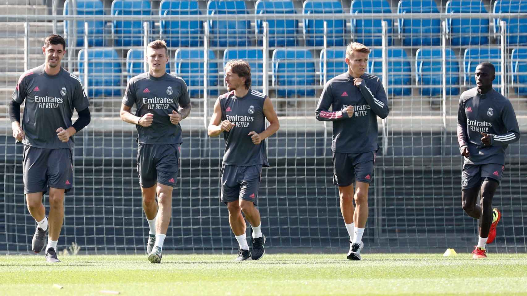 Courtois, Kroos, Modric, Odegaard y Mendy entrenando con el Real Madrid