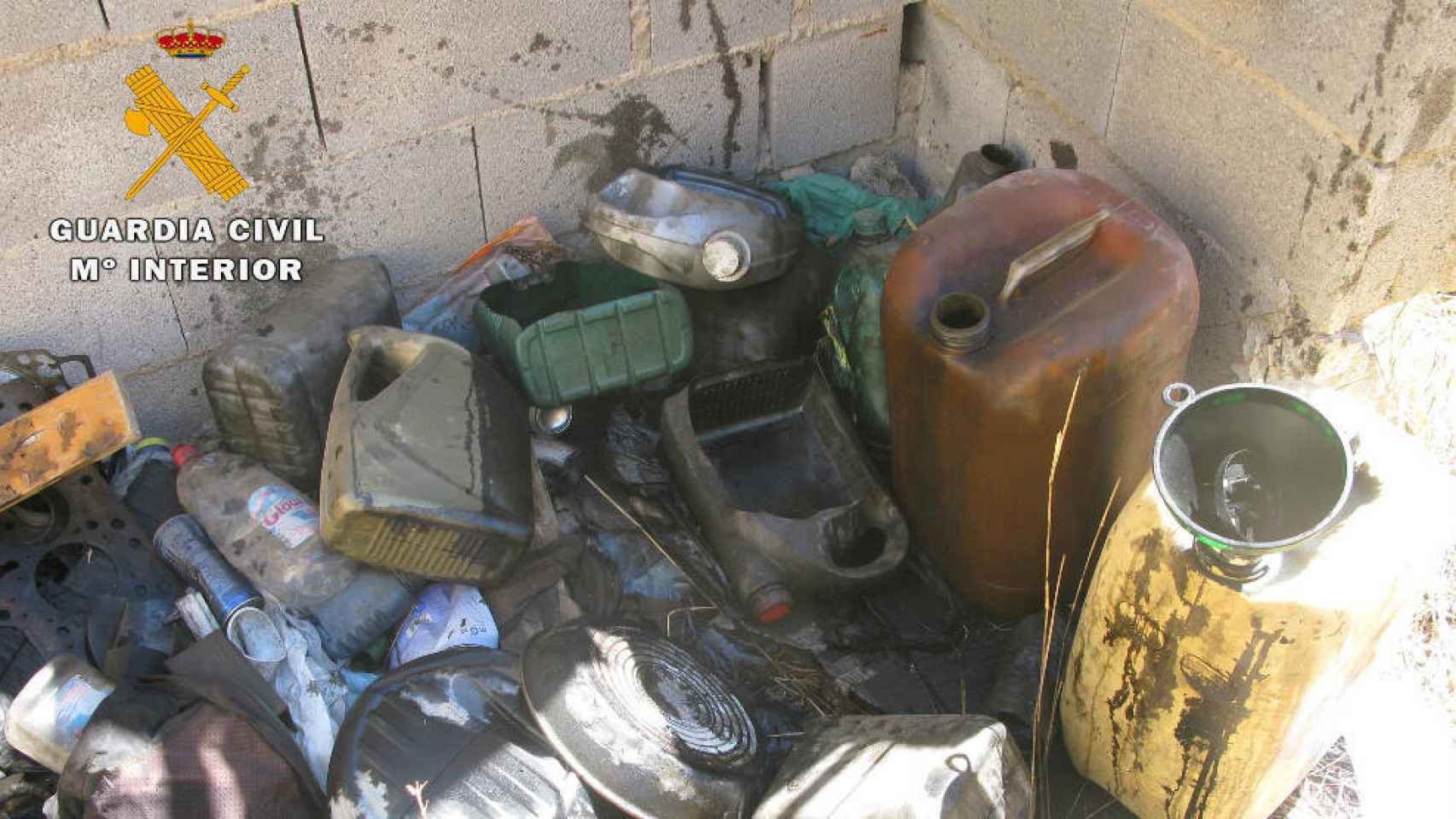 Efectos del taller mecánico clandestino desmantelado en Hellín