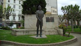 Estatua en recuerdo de José Millán-Astray, fundador de La Legión, antes de ser retirada de la plaza homónima en La Coruña.