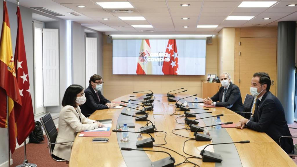 Salvador Illa y Enrique Ruiz Escudero, entre Carolina Darias e Ignacio Aguado, en la primera reunión del Grupo Covid-19.