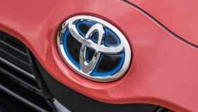 Logotipo de Toyota en un vehículo.