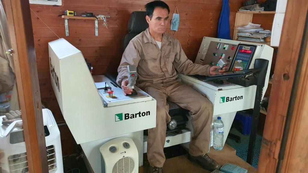 Un operario, en su día a día como maderista.
