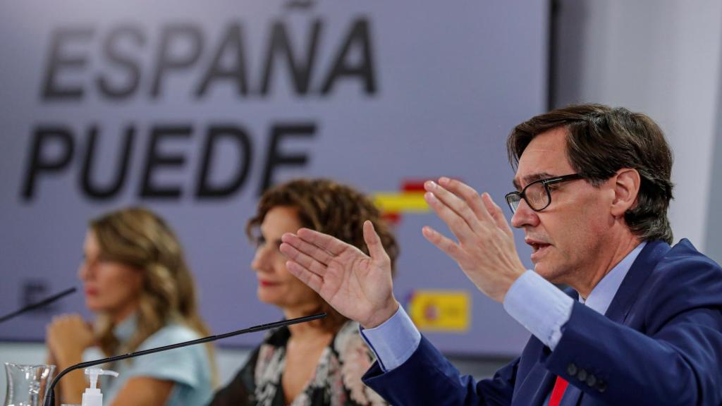 La ministra de Trabajo, Yolanda Díaz; la ministra de Hacienda y portavoz del Gobierno, Maria Jesús Montero, y el ministro de Sanidad, Salvador Illa.