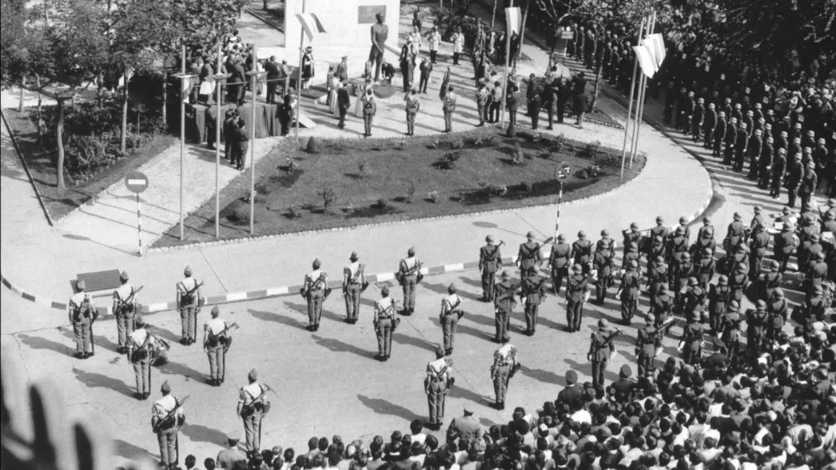 Inauguración de la plaza de Millán-Astray en La coruña.