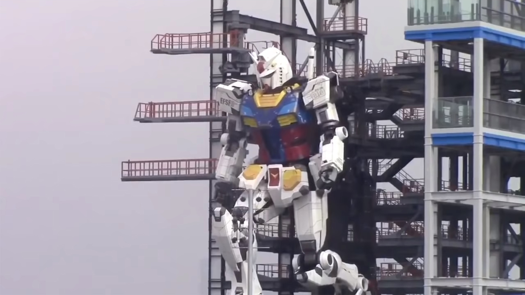 El robot gigante japonés echa a andar: el Gundam RX-78-2 ya es real