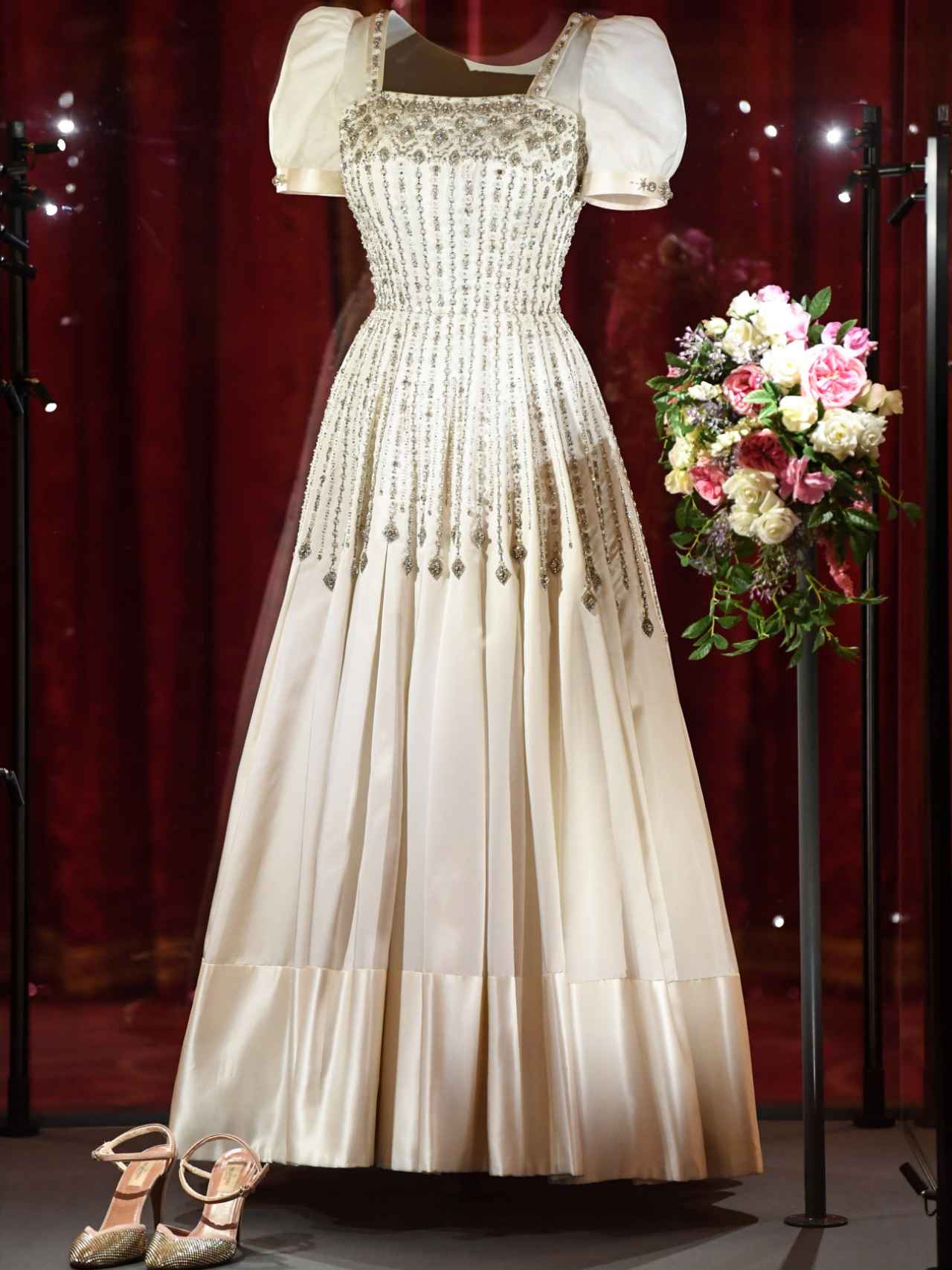 El vestido de novia de Beatriz de York expuesto en el Castillo de Windsor.