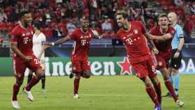 Javi Martínez celebra su gol con el Bayern
