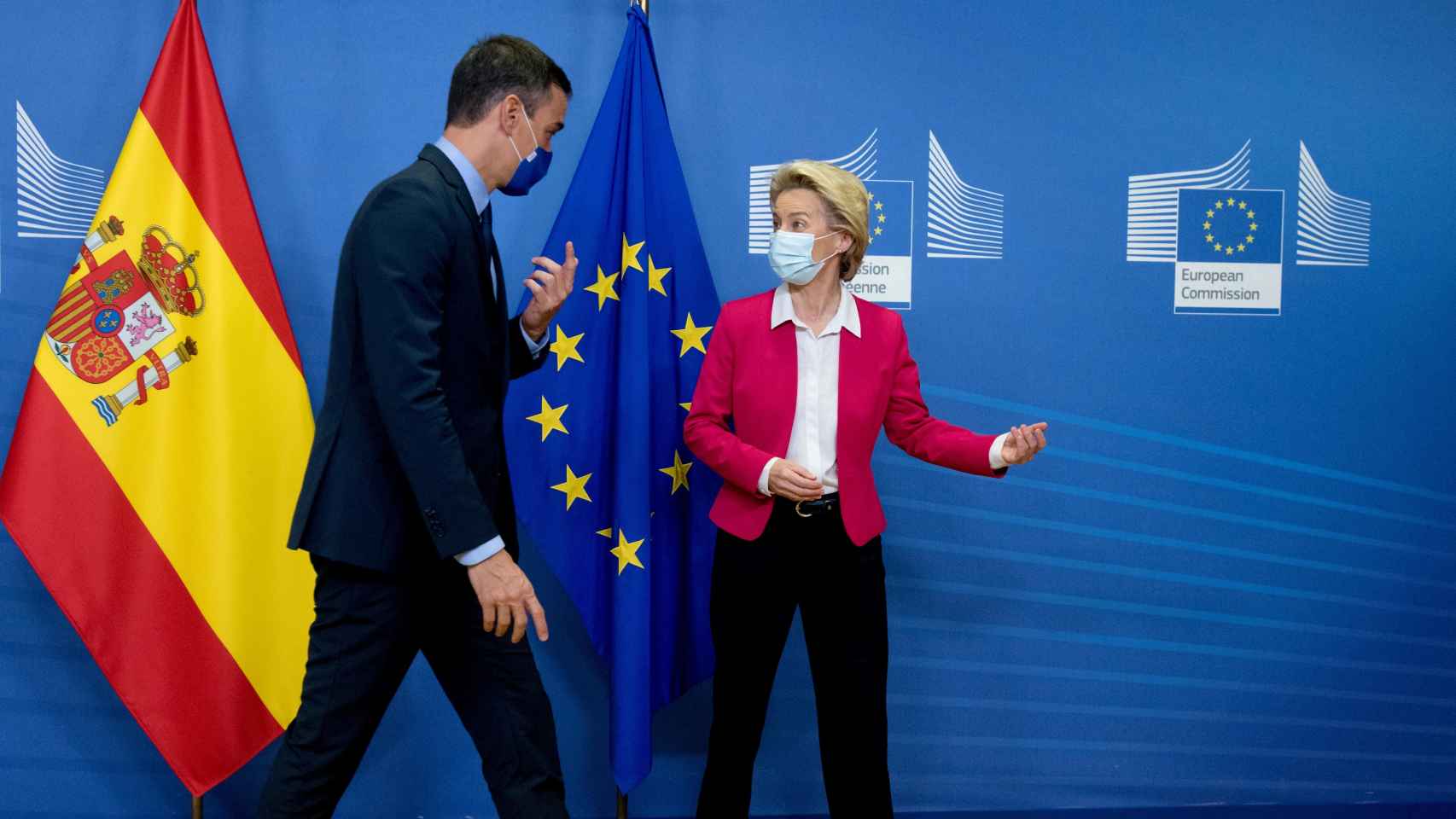 Ursula von der Leyen indica el camino a Pedro Sánchez, durante una reunión en Bruselas