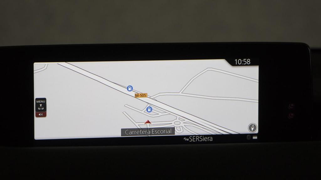 La pantalla tiene unas buenas dimensiones pero no es táctil.
