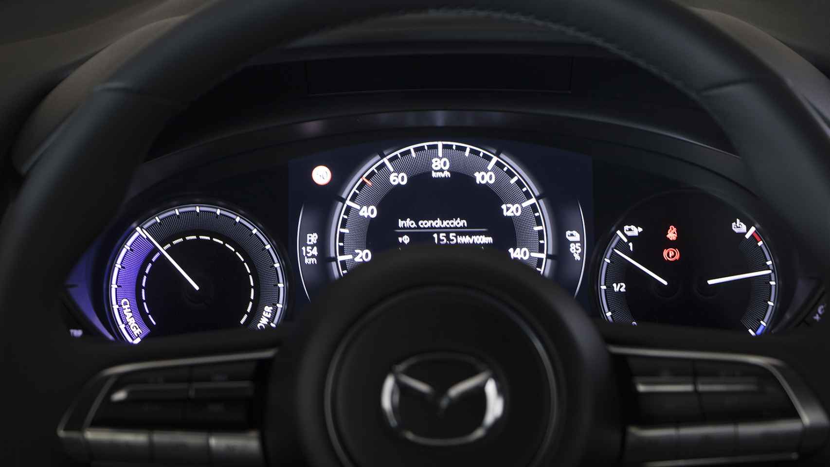Imagen del cuadro de instrumento del Mazda MX-30.