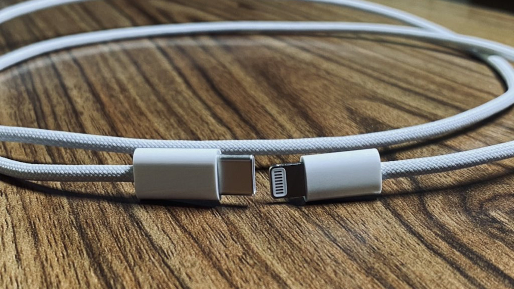 El supuesto nuevo cable trenzado del iPhone 12