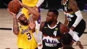 Anthony Davis contra Millsap, durante la serie Lakers - Nuggets