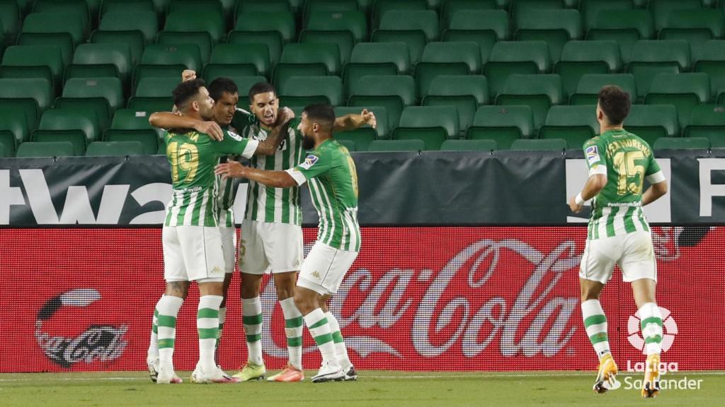 Mandi celebra su gol en el Betis - Real Madrid