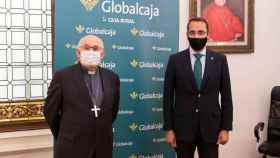 Pedro Palacios, director general de Globalcaja,  y el obispo de Albacete, Ángel Fernández Collado