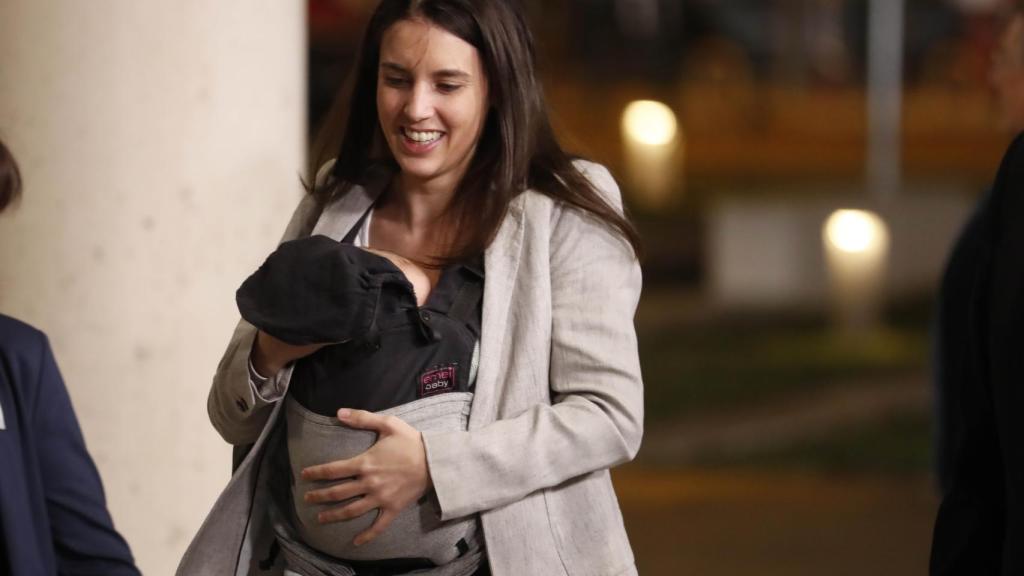 Irene se ha dejado ver en varias citas públicas con su hija Aitana en brazos.