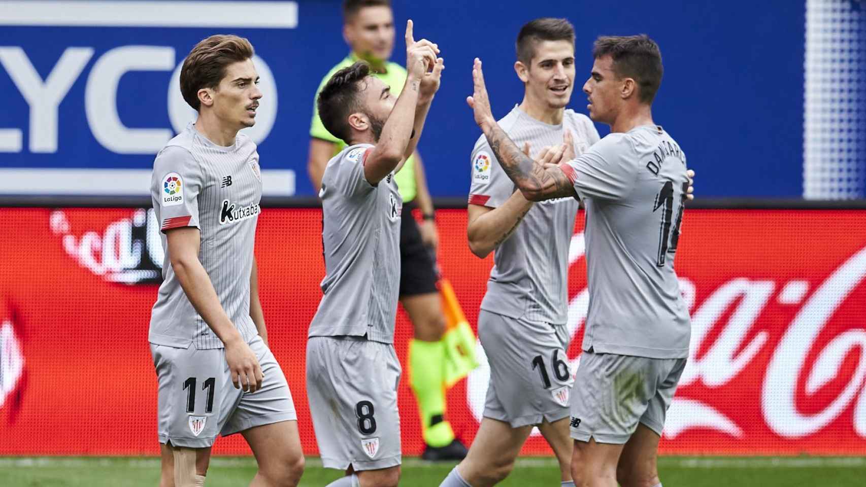 Los jugadores del Athletic celebran un gol ante el Eibar