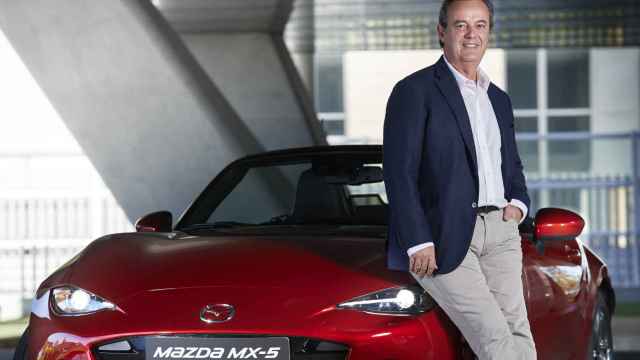 José María Terol, presidente y CEO de Mazda en España, sobre un MX-5.