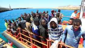 Inmigrantes subsaharianos llegando a las costas españolas