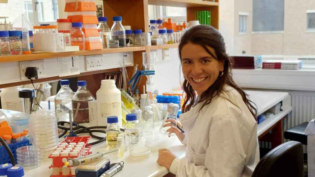 Carmen Sánchez-Cañizares, en el laboratorio.