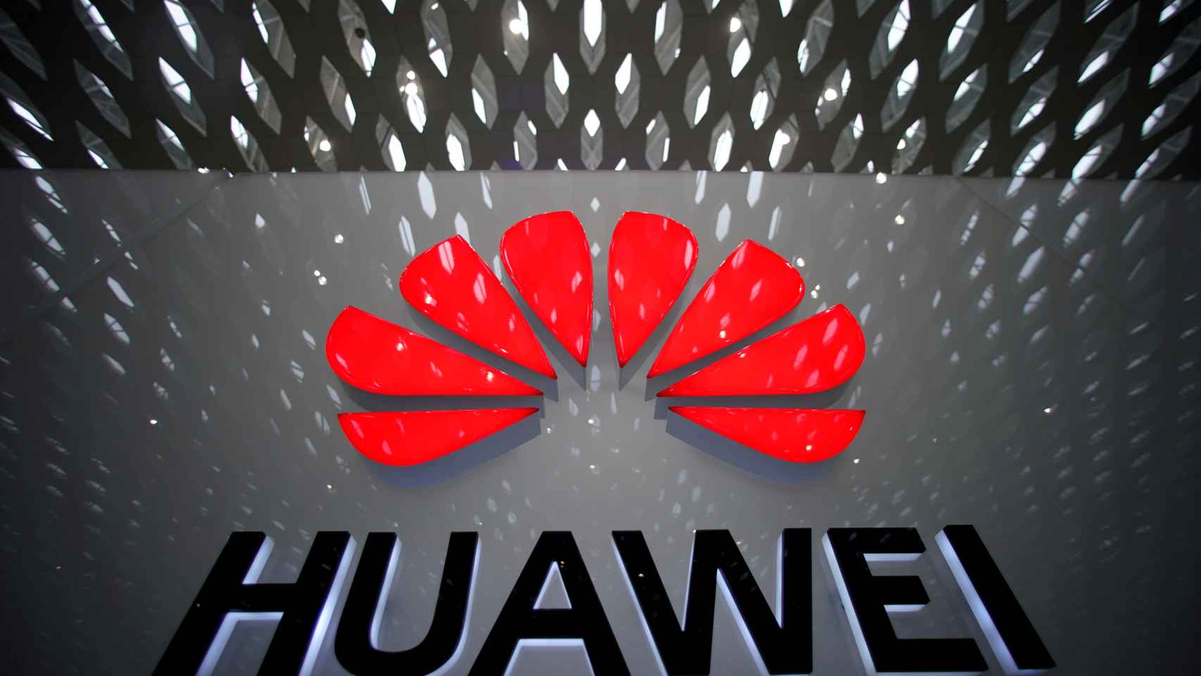 Logo de Huawei en el Aeropuerto Internacional de Shenzhen, en una imagen de archivo.