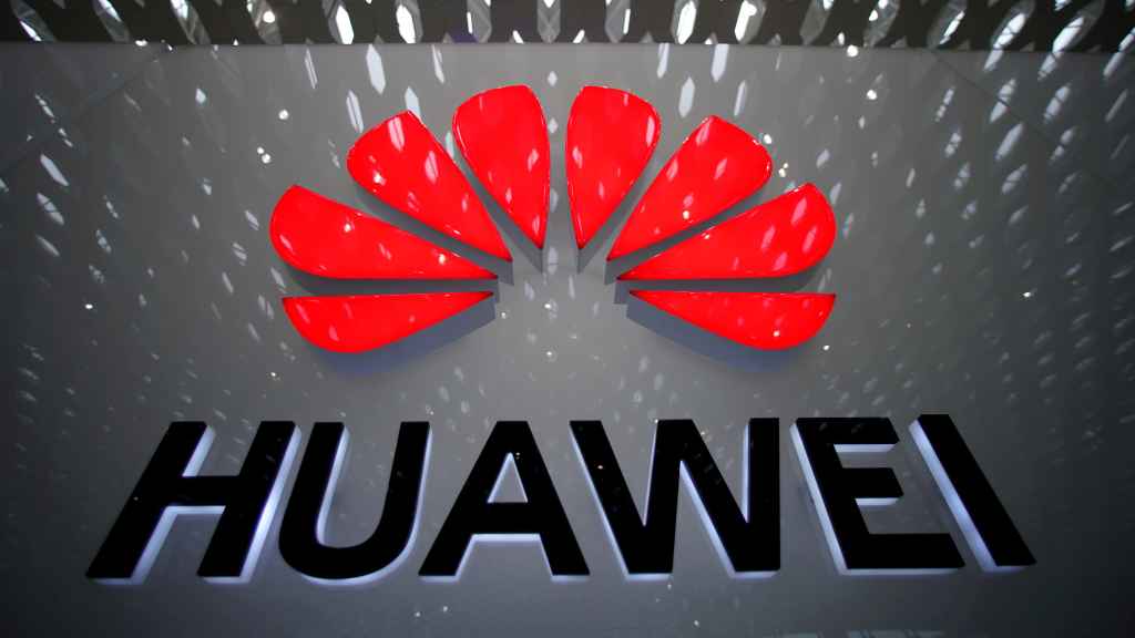 Logo de Huawei en el Aeropuerto Internacional de Shenzhen, en una imagen de archivo.