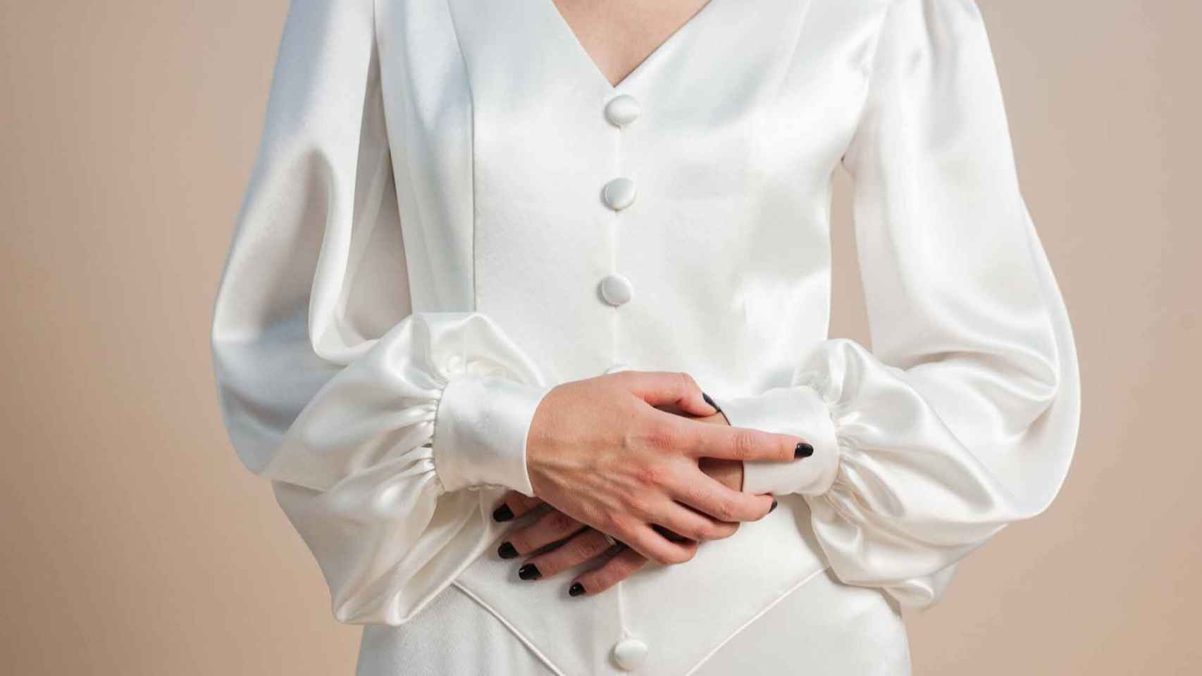 El vestido Vértigo forma parte de la nueva colección de la diseñadora que se inspira en décadas anteriores..