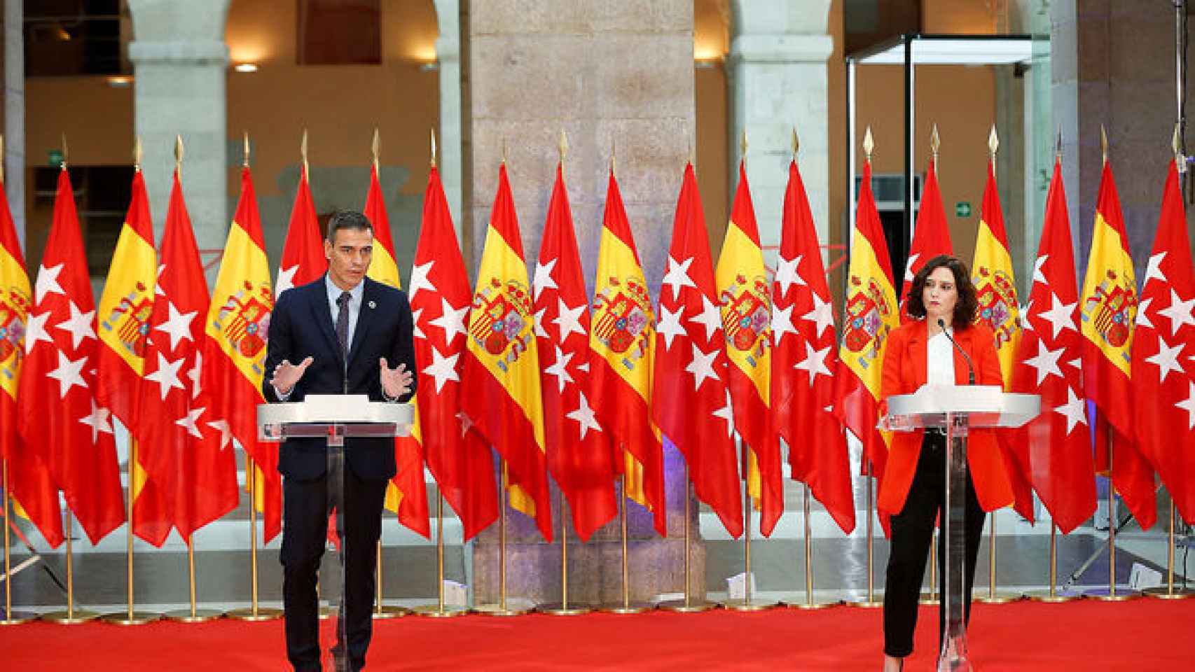 El presidente del Gobierno, Pedro Sánchez, y la presidenta de Madrid, Isabel Díaz Ayuso, el lunes pasado.