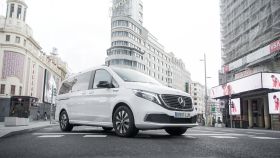 Con el Mercedes EQV al ser eléctrico no tiene restricciones en las grandes ciudades.