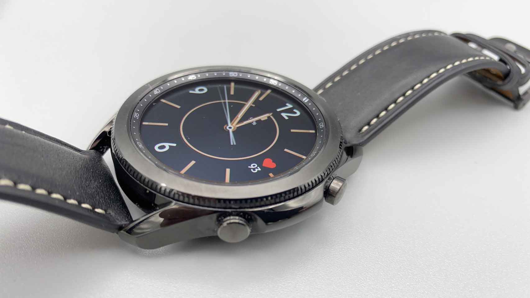 El Samsung Galaxy Watch aparenta ser un reloj tradicional