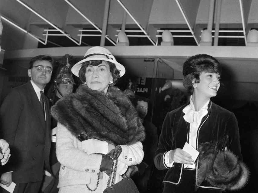 Gabrielle 'Coco' Chanel y Marie Helene Arnaud en una gala en los años 60.