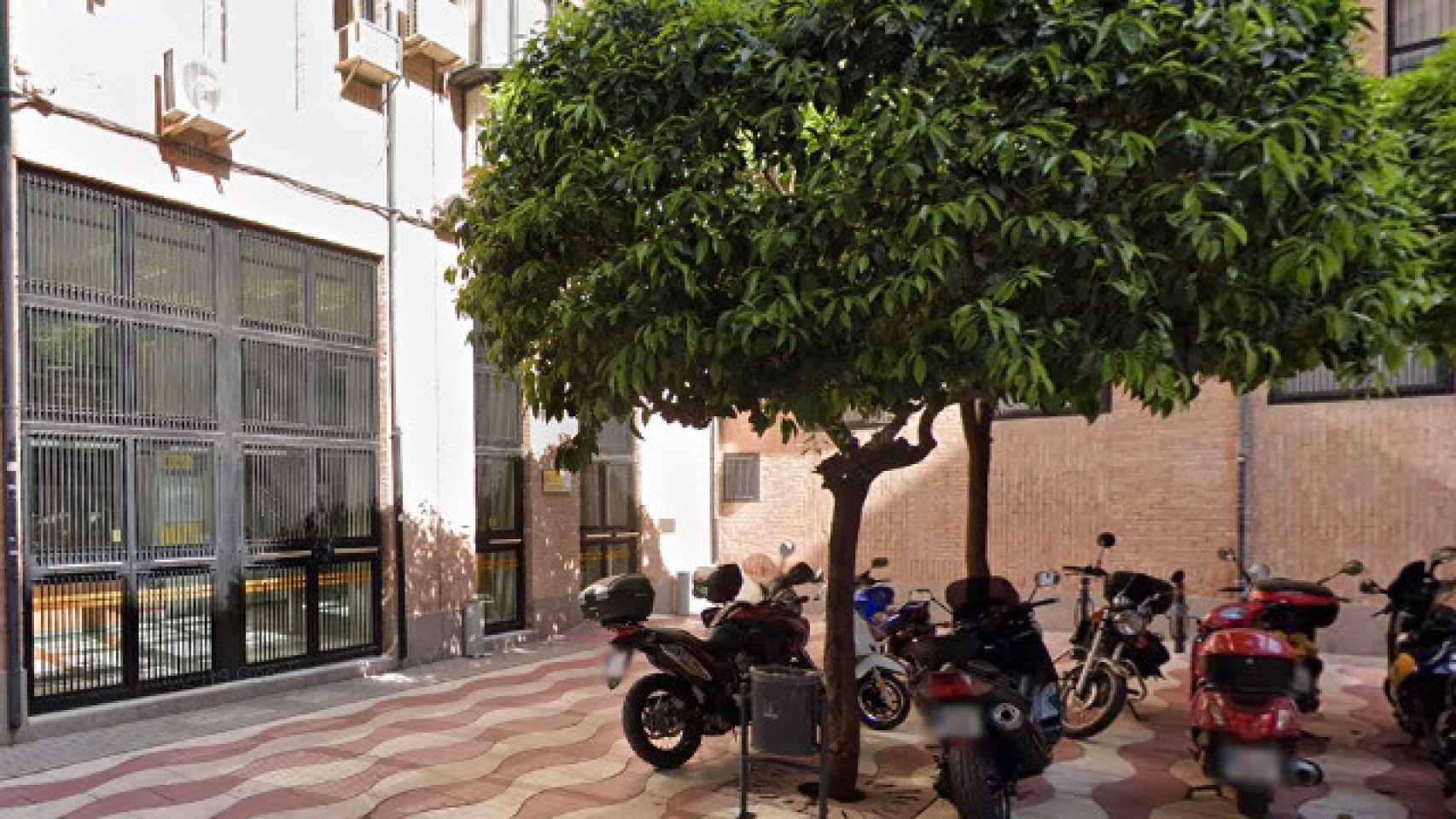 Fachada de la sede de la Delegación Provincial del SEPE en la plaza Vinadel de Murcia.