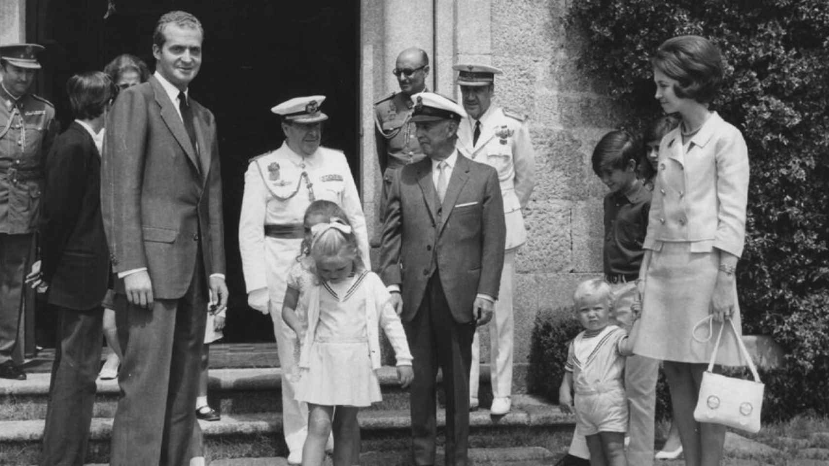 La Familia Real en Meirás con Franco.